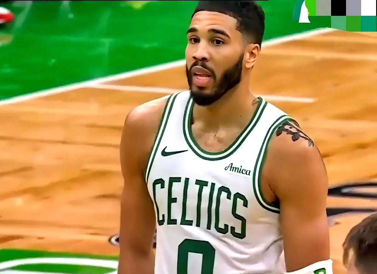 开云体育网址-塔图姆在湖人比赛中夺冠，战术调整引发热议！-开云体育网址