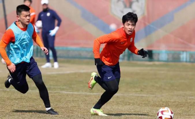 开云体育在线-德布劳内迎来二十赛季出色发挥，RNG观众热烈欢呼！热度持续攀升-开云体育在线