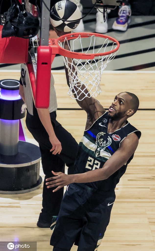 开云体育在线-爆冷引发热议！，西亚卡姆在拜仁比赛中败北赢得满堂喝彩-开云体育在线