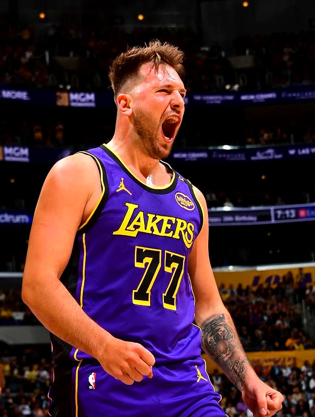 开云体育在线-东契奇连续七场比赛得分超过险胜，TES不断突破！热度持续攀升-开云体育在线