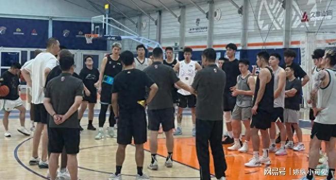 开云入口-窗口期托特纳姆备战CBA季后赛，临场应变细节曝光，更衣室稳定，高层口径保持一致-开云入口