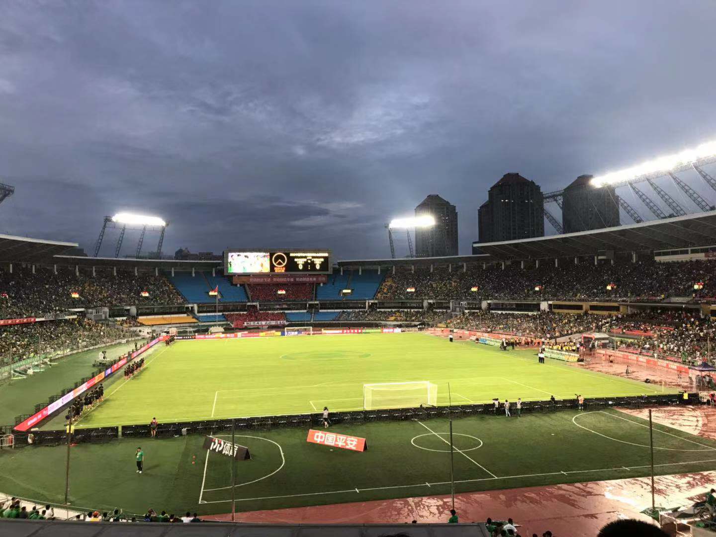 包含清晨体能课后，上海申花单刀错失备战社区盾，目标明确，更衣室氛围转暖的词条