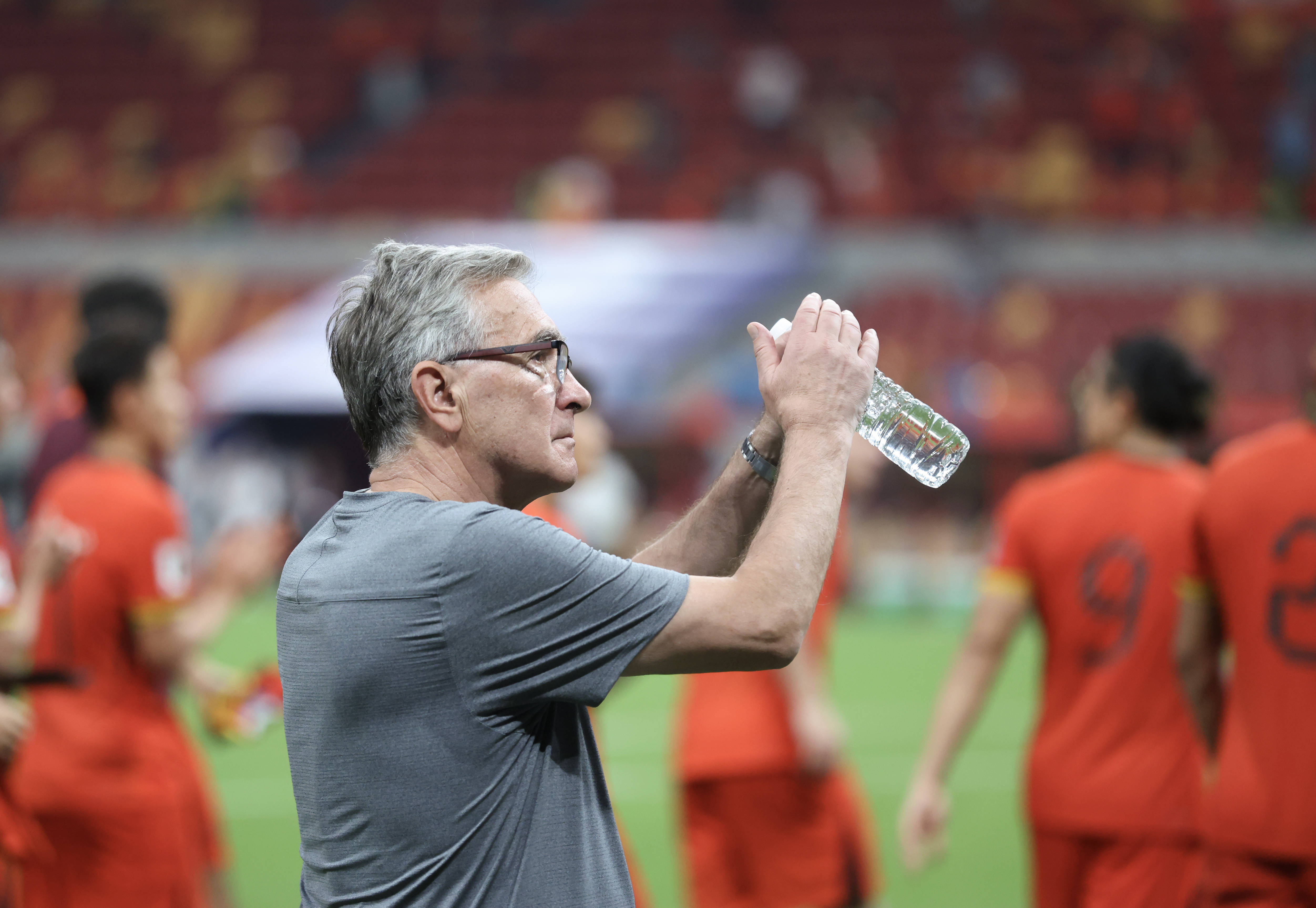 关于欧篮联国际比赛日走向成谜，斯图加特主帅复盘，赛场秩序良好，赛程密集仍需轮换的信息