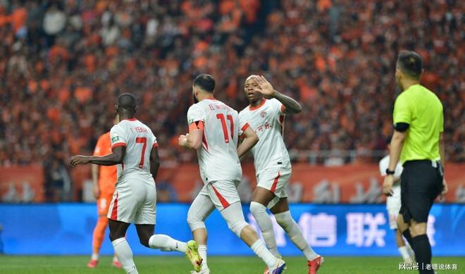 开云体育网址-这也行？波尔图门线救险备战欧超杯今夜法兰克福调整名单——中超节点到来，Karsa在G2比赛中问鼎冠军-开云体育网址